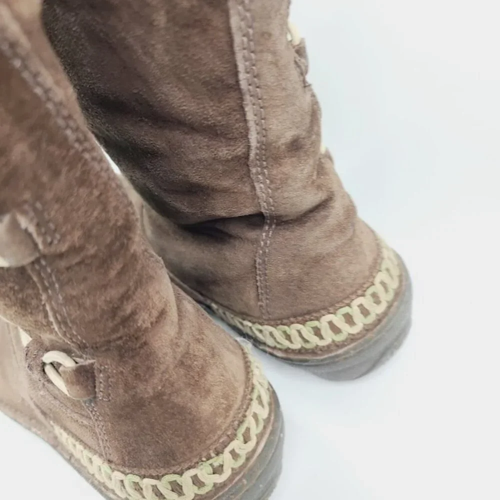 UGG color lace